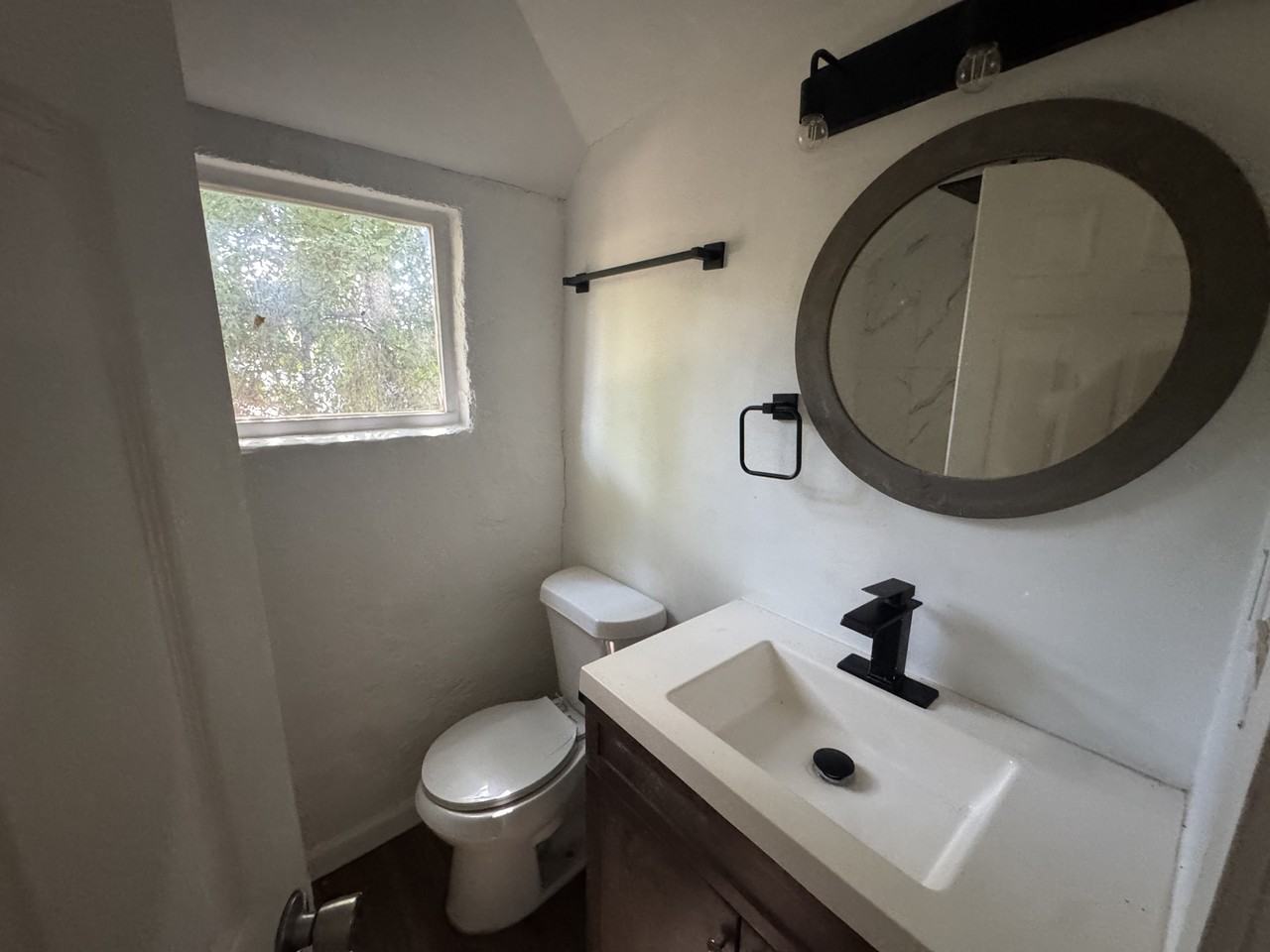 405 E North St #B - Photo 5 of 5