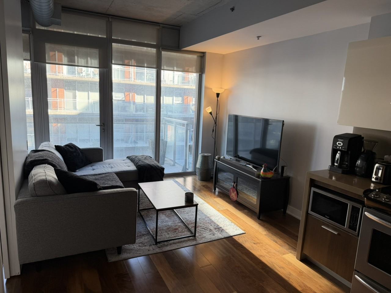 360 McLeod St - Photo 4 of 11