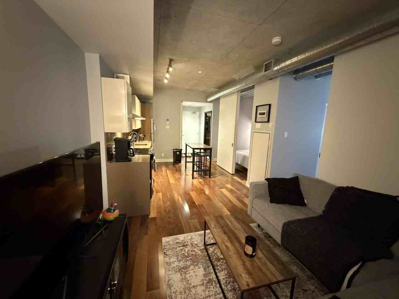 360 McLeod St - Photo 5 of 11