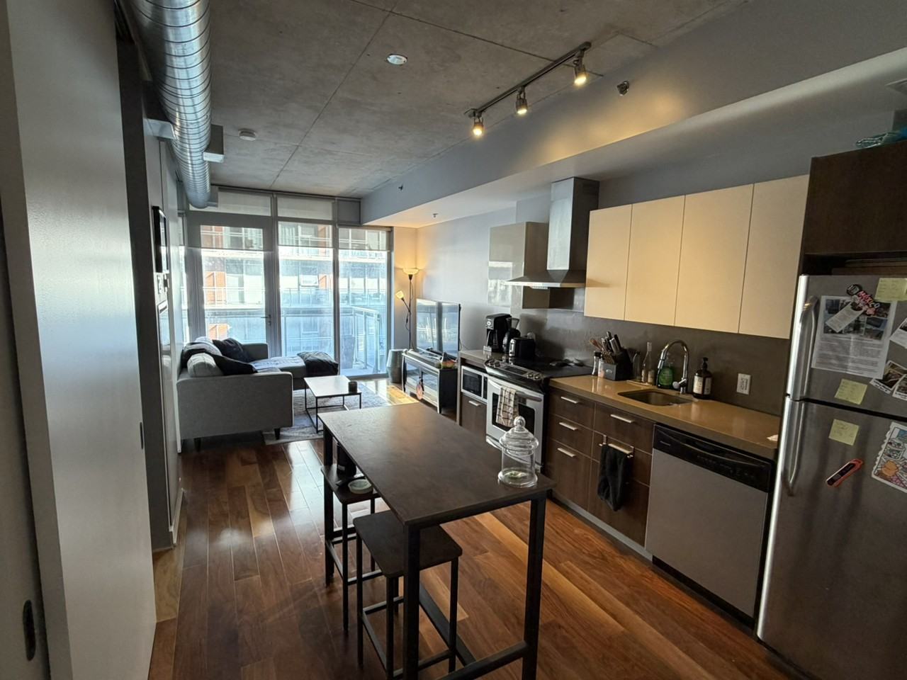 360 McLeod St - Photo 2 of 11