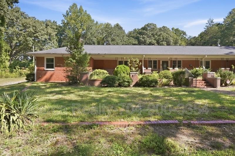 1542 Monument Ave - Photo 2 of 31