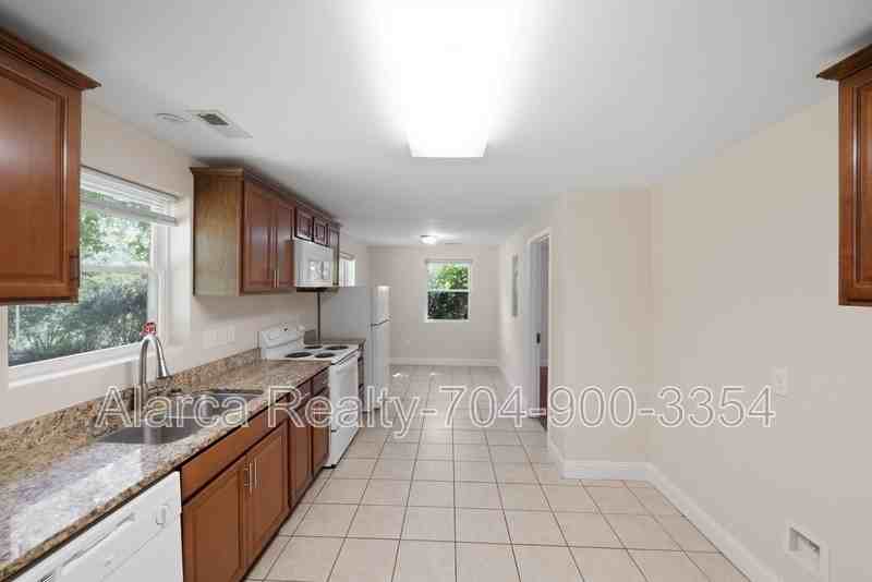1542 Monument Ave - Photo 4 of 31