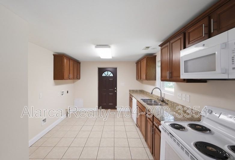 1542 Monument Ave - Photo 5 of 31