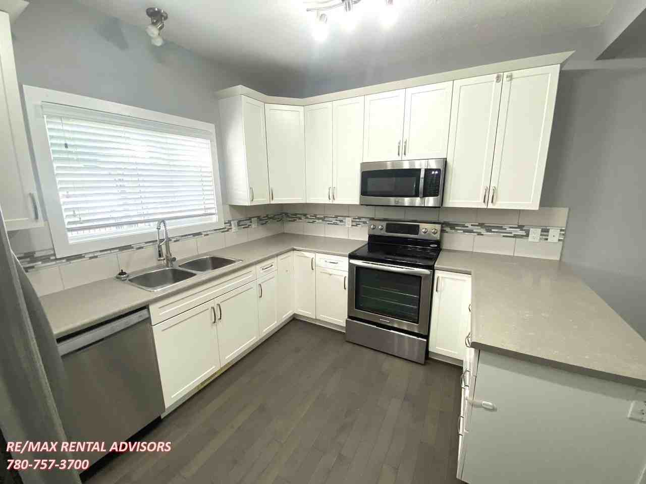 2228 74 St Sw - Photo 4 of 32