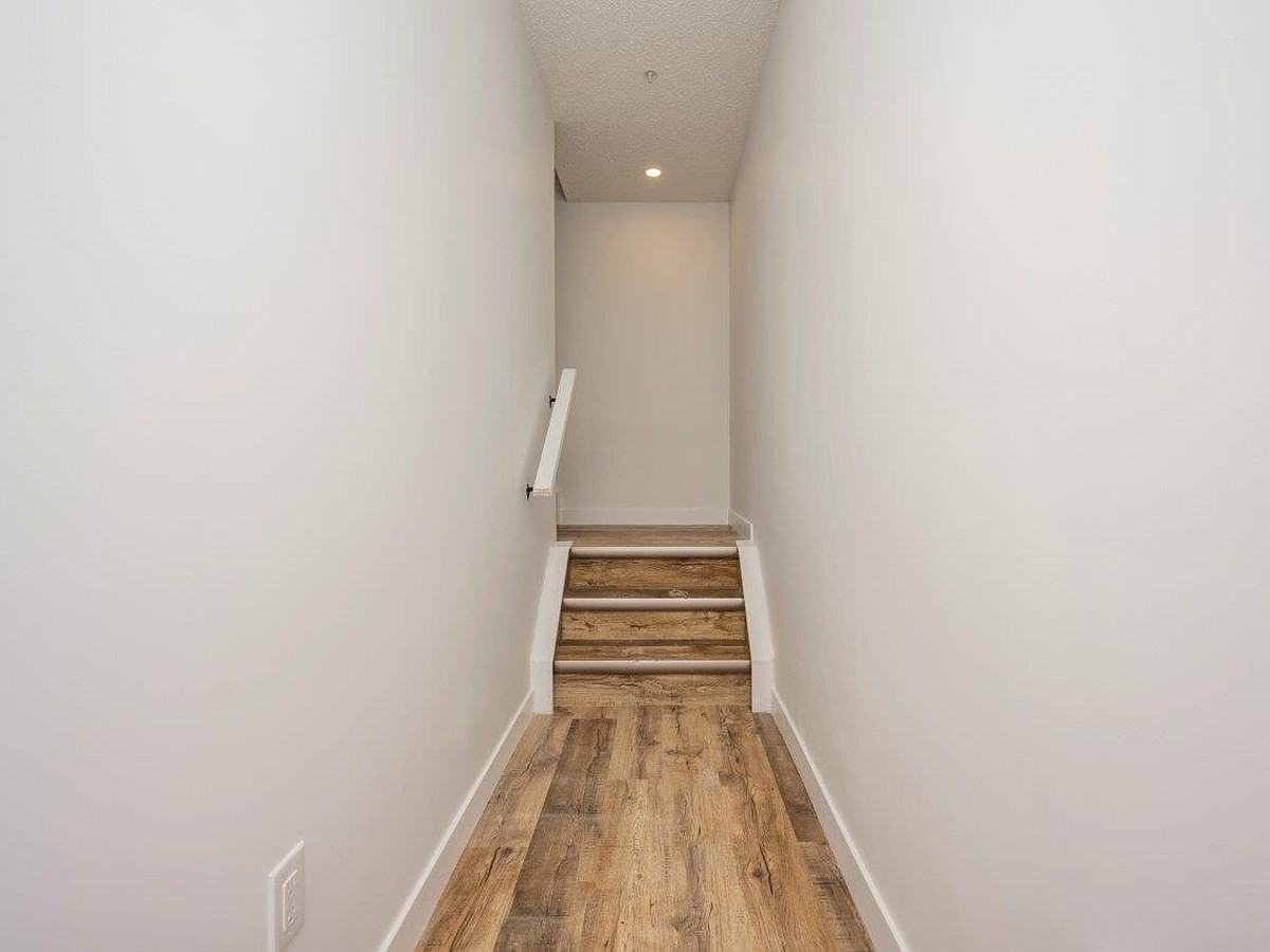 156 Park St - Photo 2 of 33