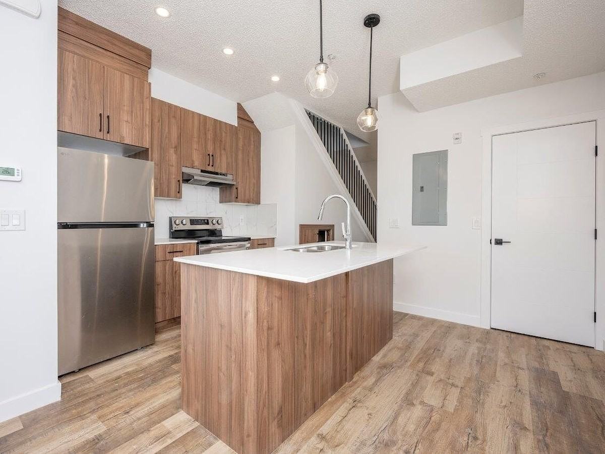 156 Park St - Photo 3 of 33