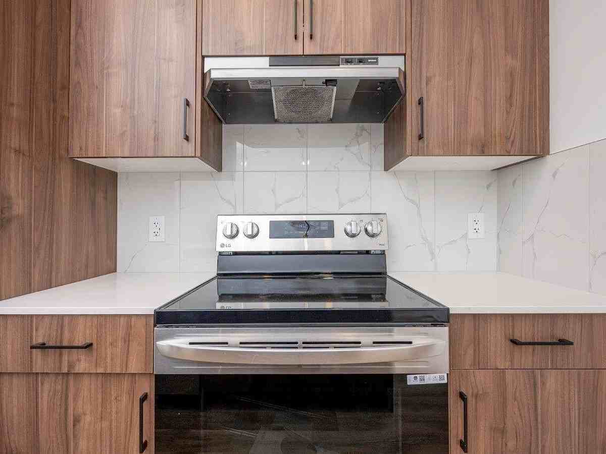 156 Park St - Photo 4 of 33