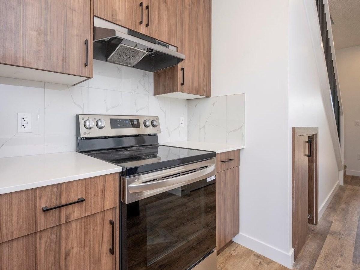 156 Park St - Photo 6 of 33