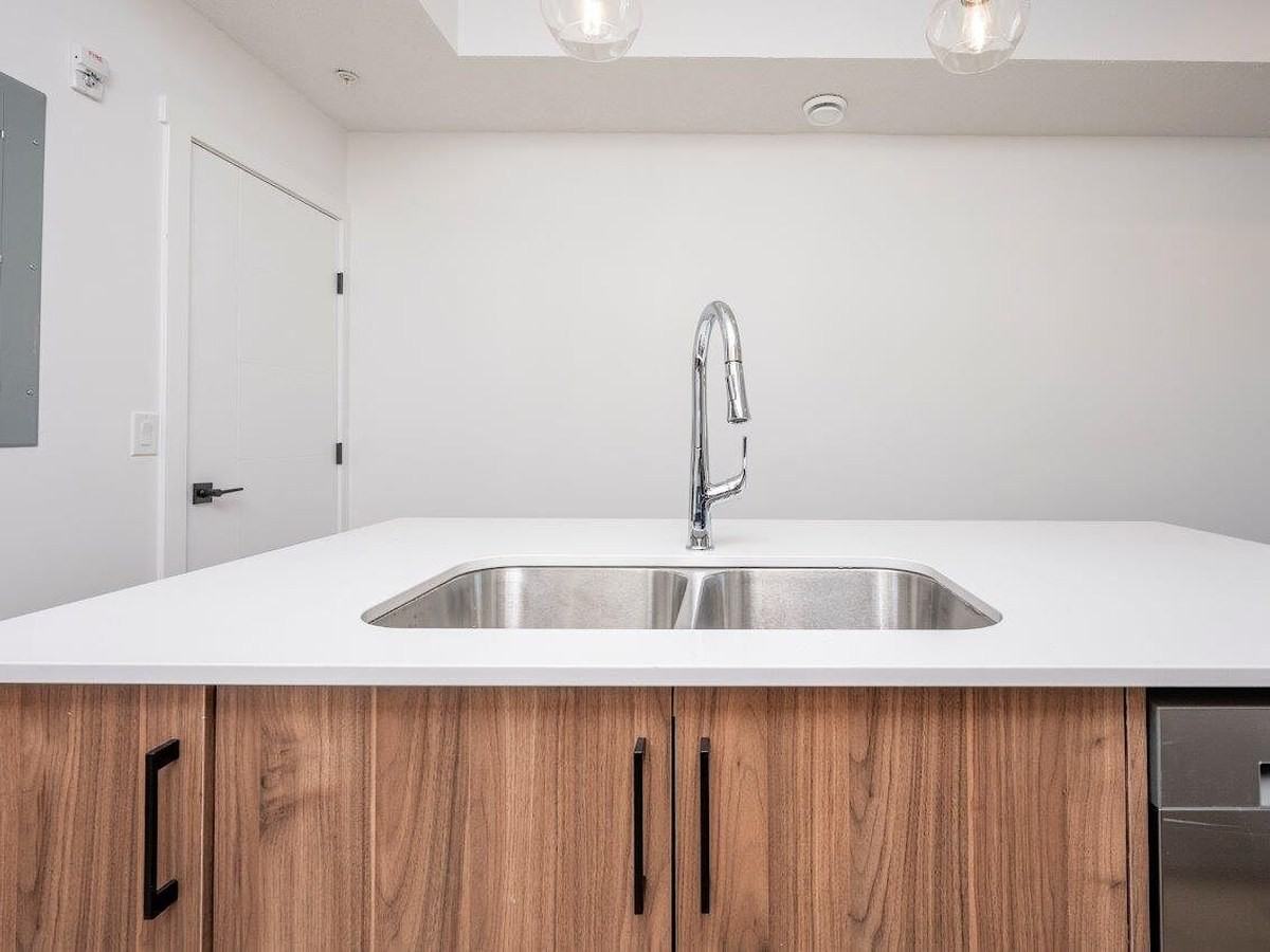 156 Park St - Photo 7 of 33