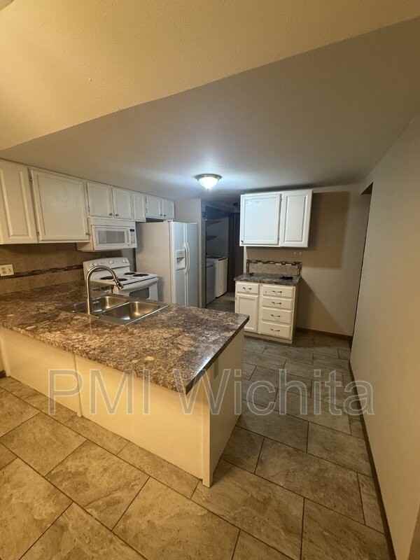 8703 W 15th St N - Photo 4 of 15