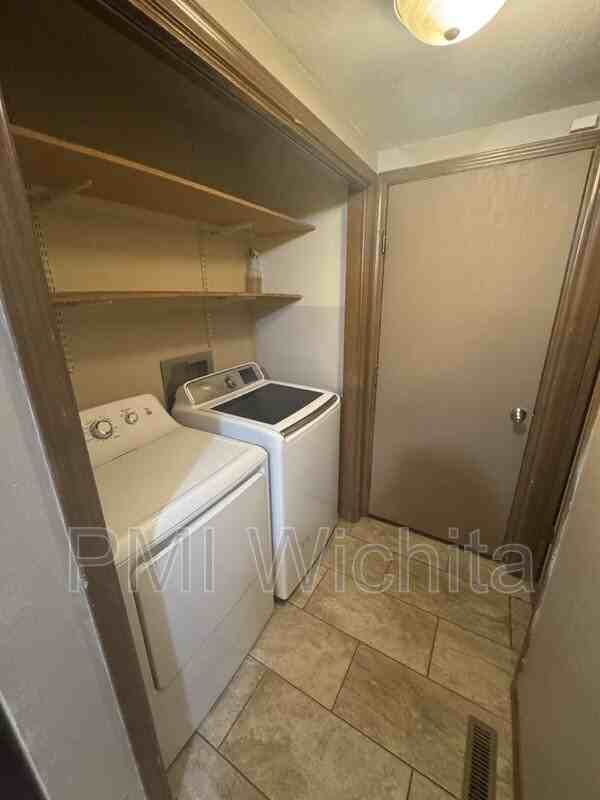 8703 W 15th St N - Photo 7 of 15