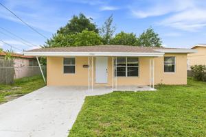featured image of 4502 Greenwood Ave