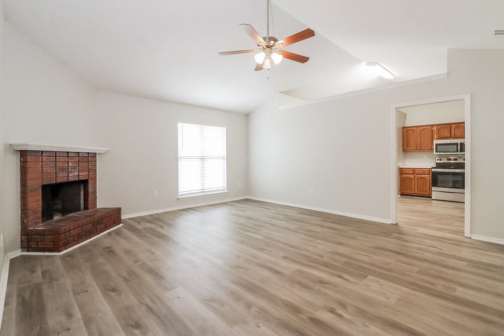 7095 Brandee Dr - Photo 3 of 16