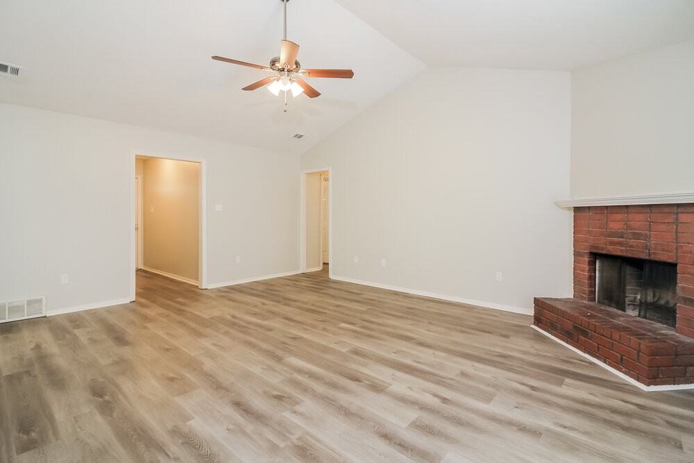 7095 Brandee Dr - Photo 5 of 16