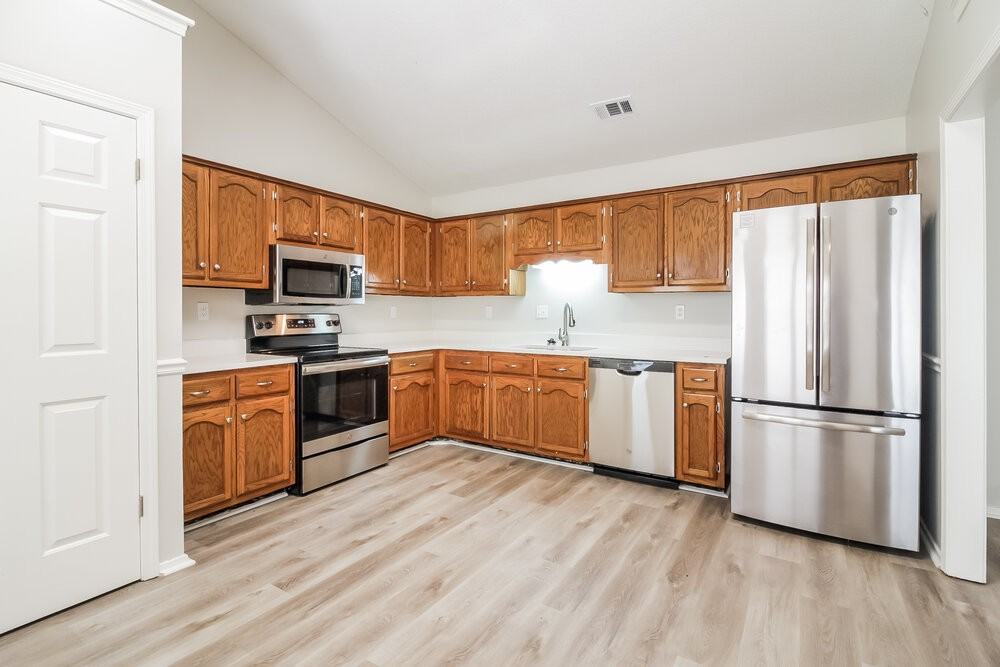 7095 Brandee Dr - Photo 6 of 16