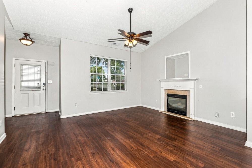 1317 Winwood Dr - Photo 4 of 16