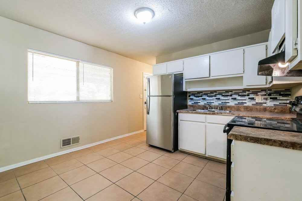 8216 Saxon Ct - Photo 6 of 15