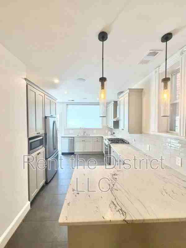 1151 5th St Ne - Photo 3 of 21