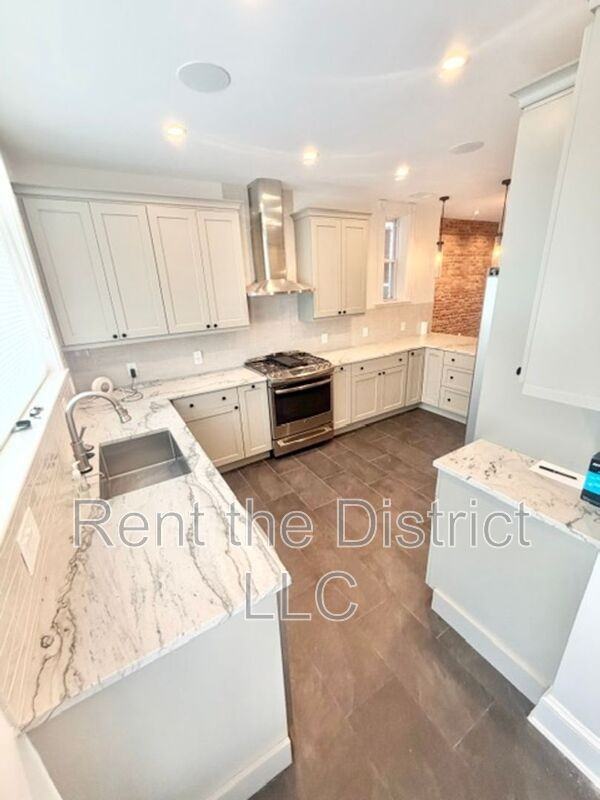 1151 5th St Ne - Photo 4 of 21