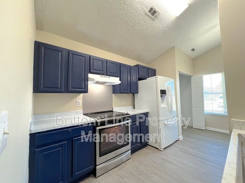 1329 Toddville Rd - Photo 4 of 15