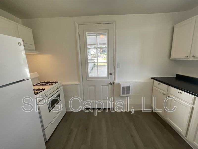 330 N Union St - Photo 2 of 10