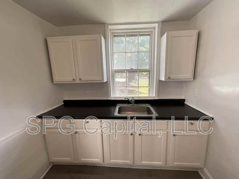 330 N Union St - Photo 3 of 10