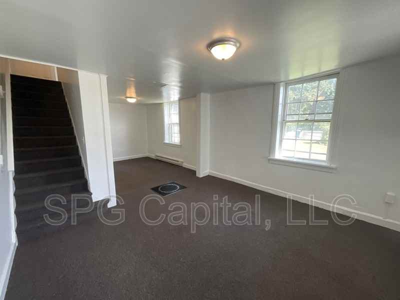 330 N Union St - Photo 4 of 10