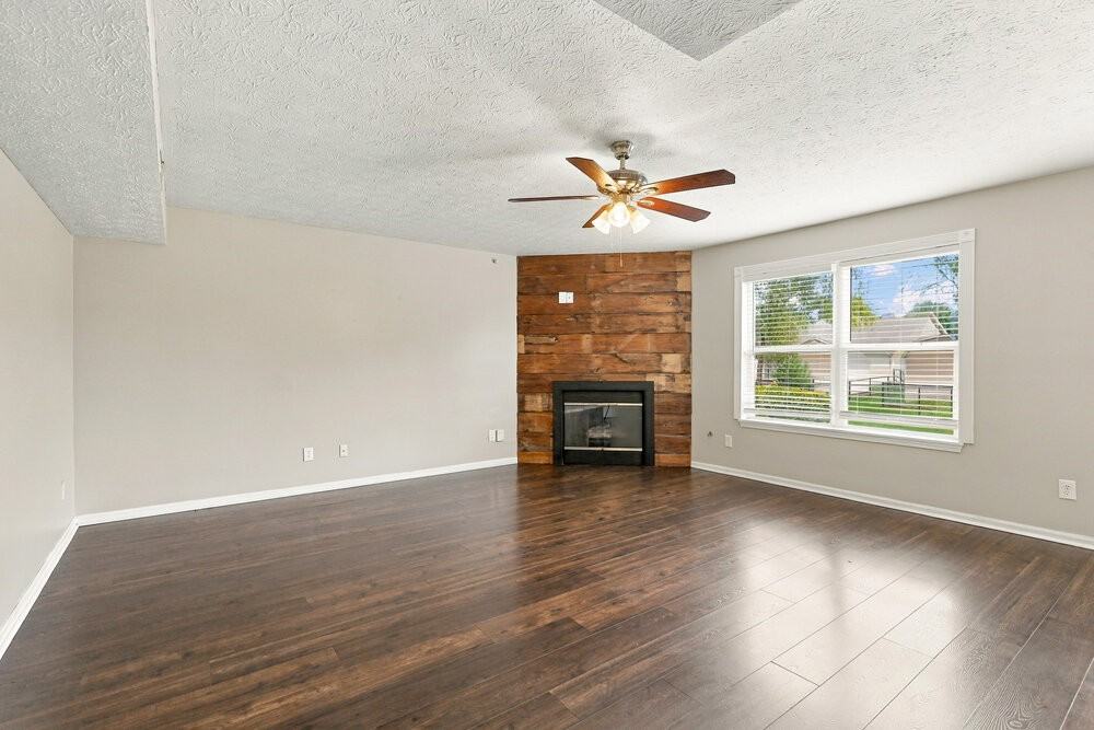 1099 Meadowview Ct - Photo 4 of 16