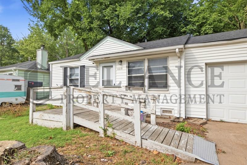 1115 Waverly St - Photo 2 of 20