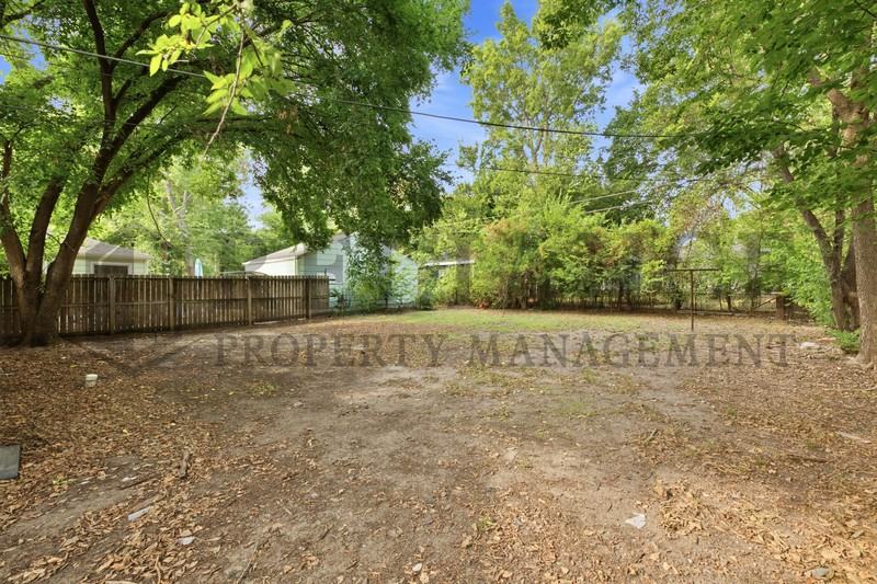 1115 Waverly St - Photo 3 of 20