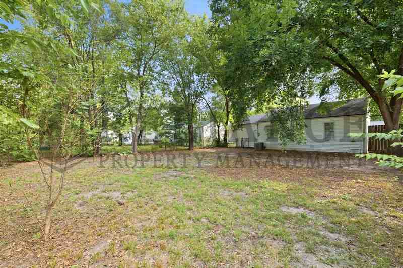 1115 Waverly St - Photo 5 of 20