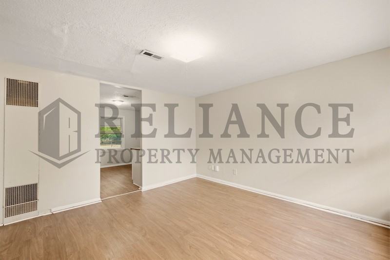 1115 Waverly St - Photo 7 of 20