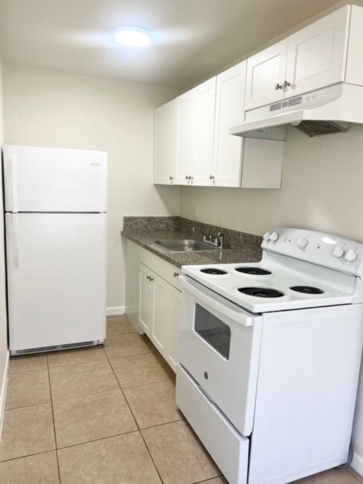 1500 W Blue Heron Blvd - Photo 3 of 11