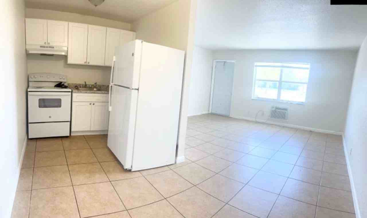 1500 W Blue Heron Blvd - Photo 4 of 11