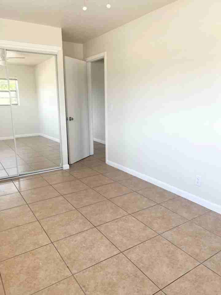 1500 W Blue Heron Blvd - Photo 6 of 11