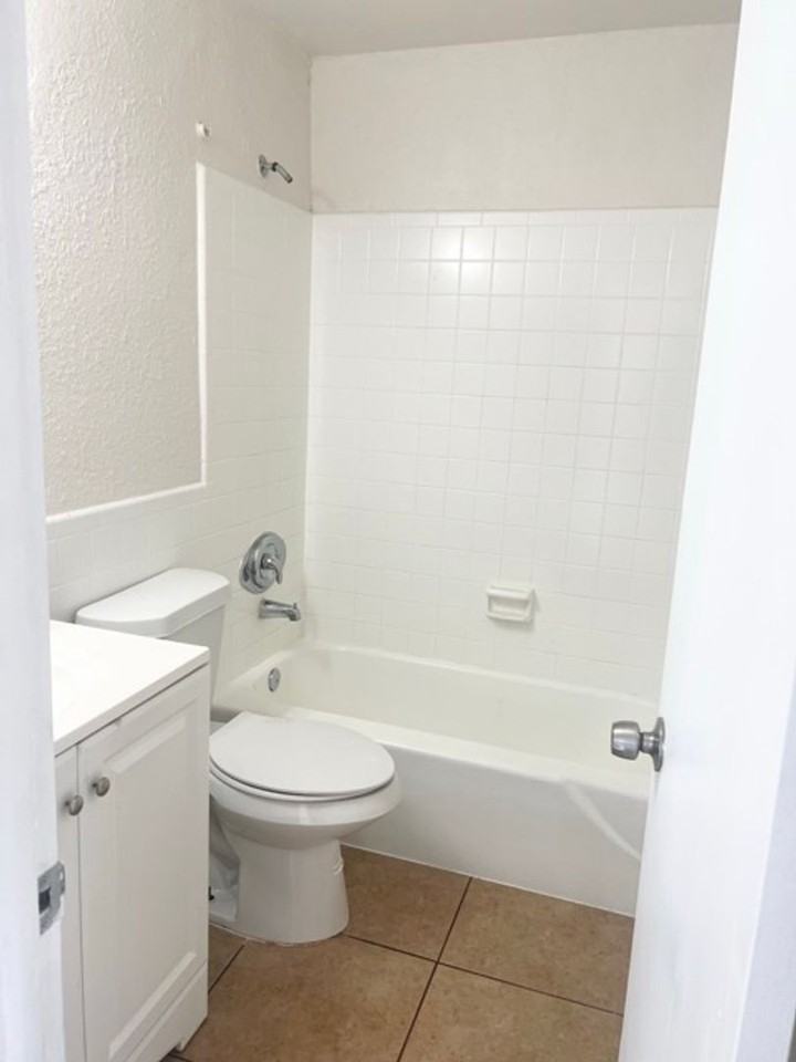 1500 W Blue Heron Blvd - Photo 7 of 11