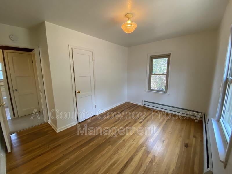 1020 S 11th St - Photo 4 of 14
