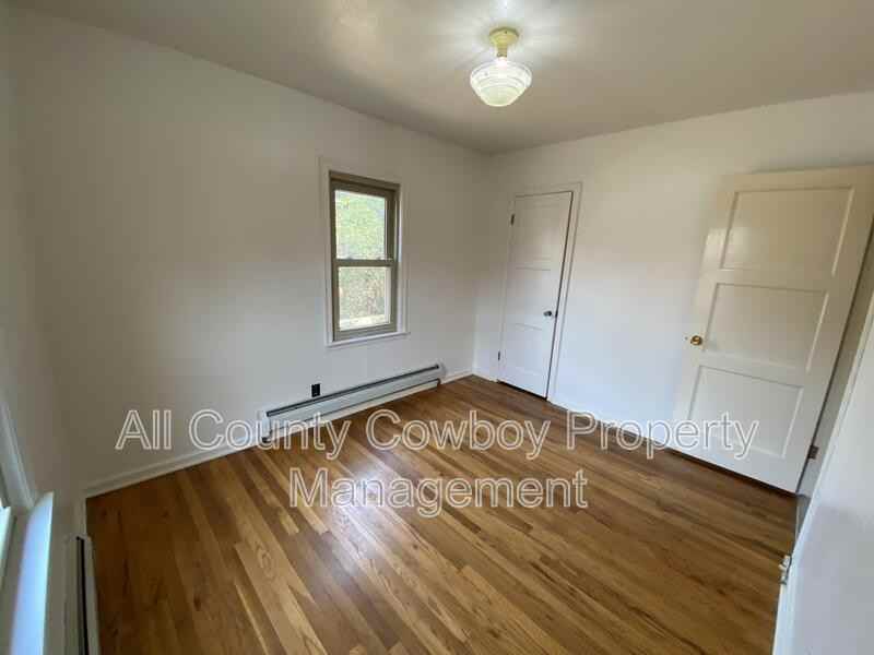 1020 S 11th St - Photo 5 of 14