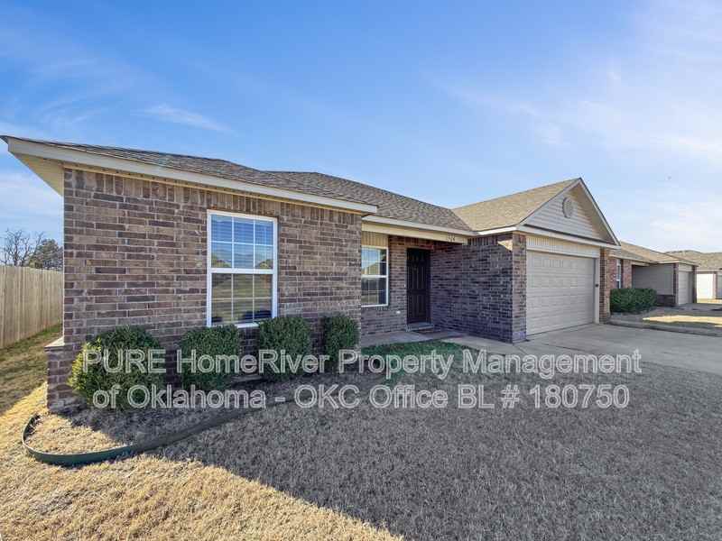 1504 Sandstone Dr - Photo 3 of 20
