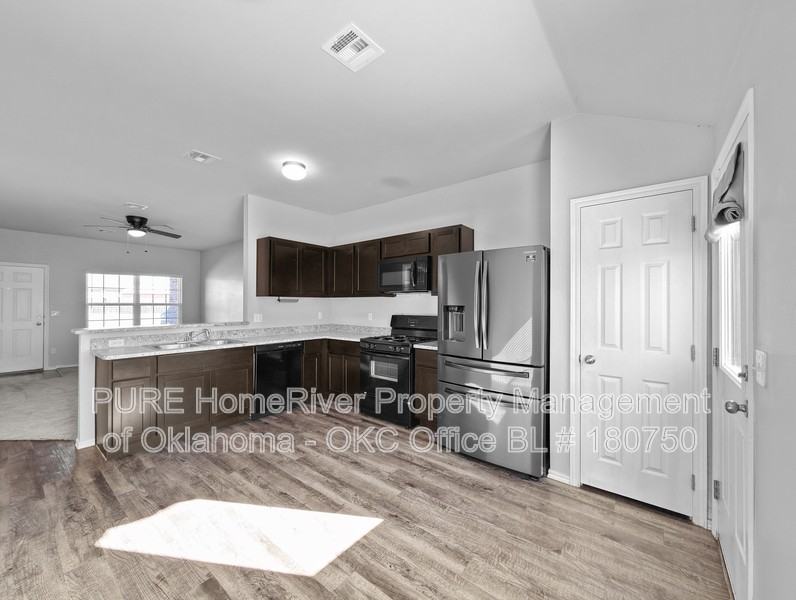 1504 Sandstone Dr - Photo 5 of 20