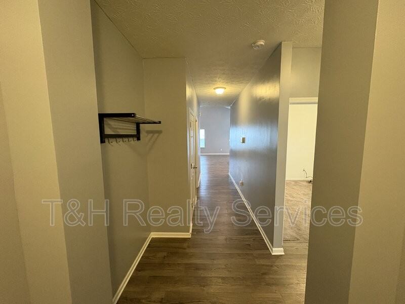 4920 Penoyer Ln - Photo 5 of 26