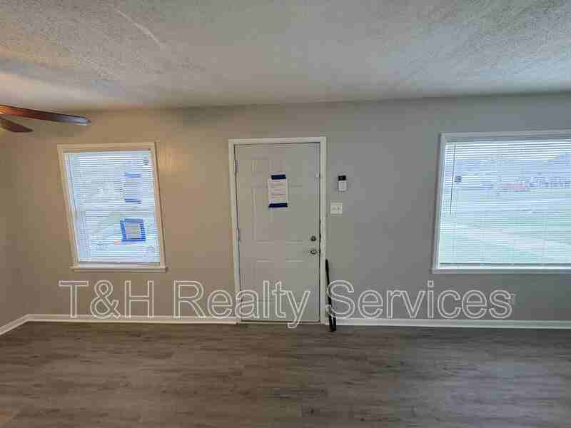 5425 E 21st St - Photo 4 of 19