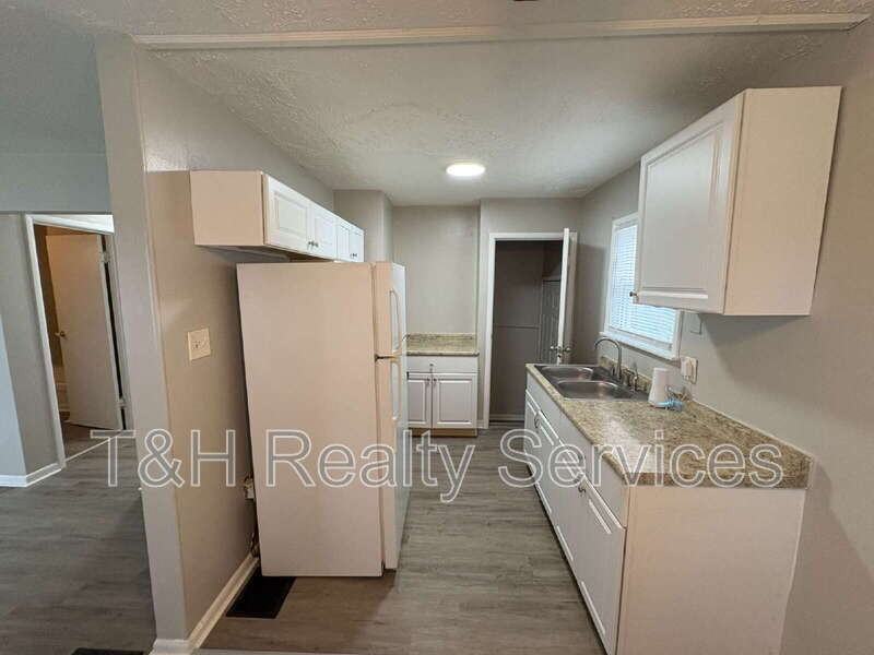 5425 E 21st St - Photo 7 of 19