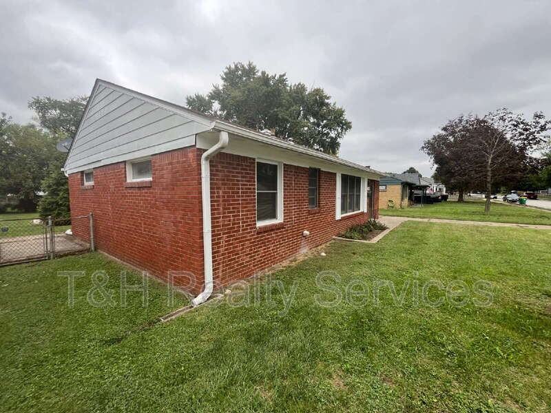5130 Ford St - Photo 5 of 31