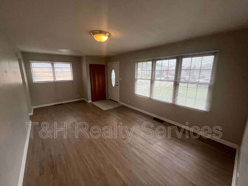 5130 Ford St - Photo 7 of 31