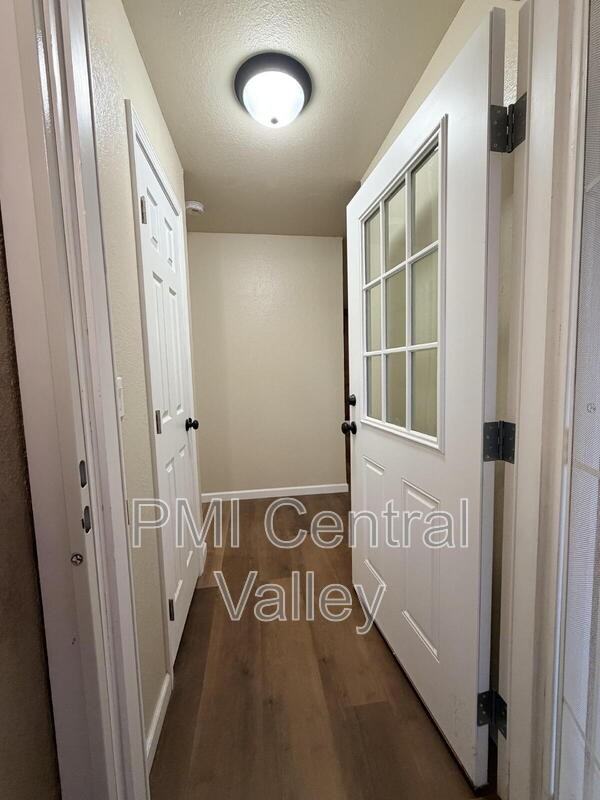 1280 Dodd Ct - Photo 3 of 28
