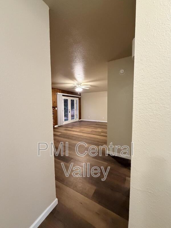1280 Dodd Ct - Photo 4 of 28