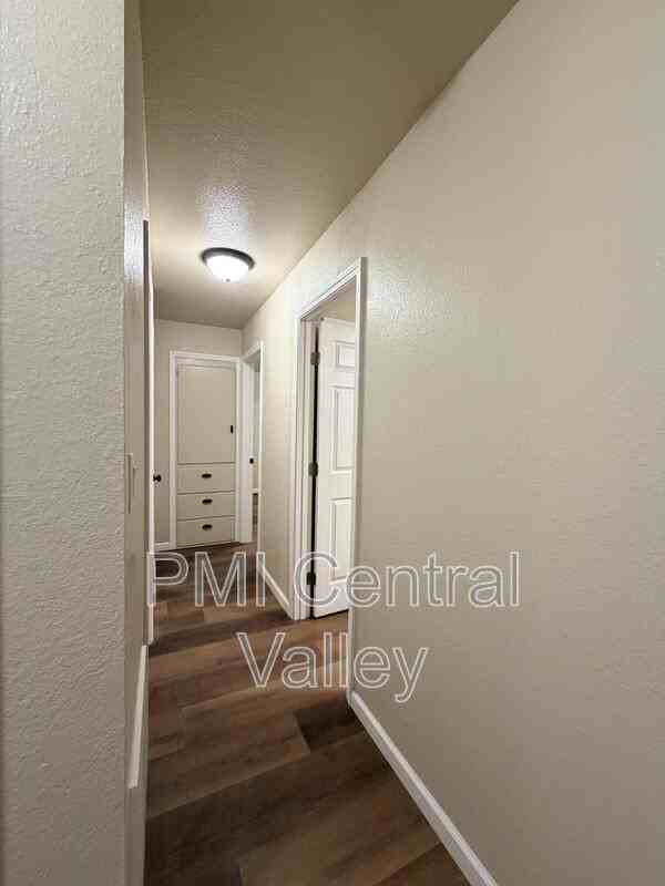 1280 Dodd Ct - Photo 5 of 28