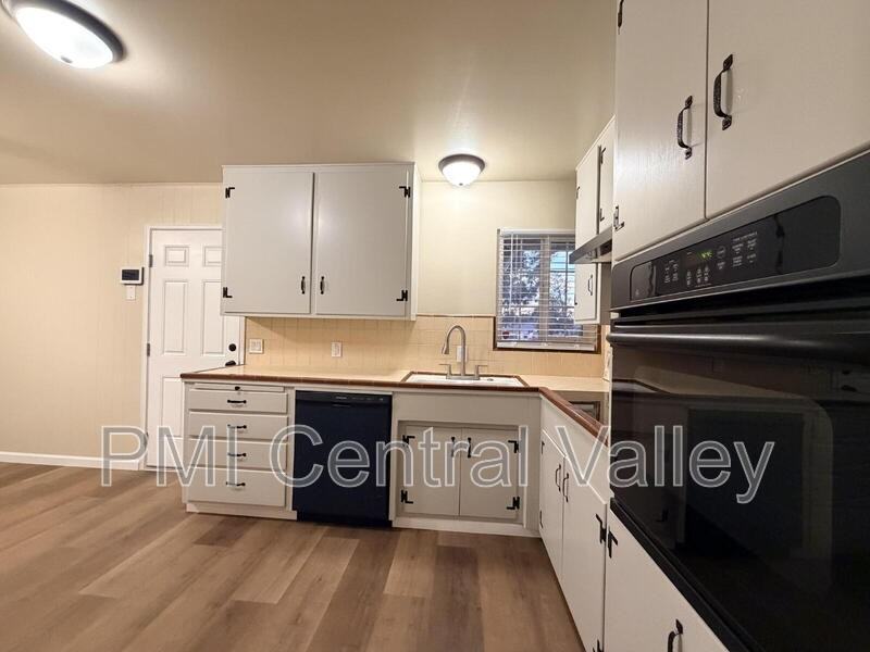 1280 Dodd Ct - Photo 7 of 28
