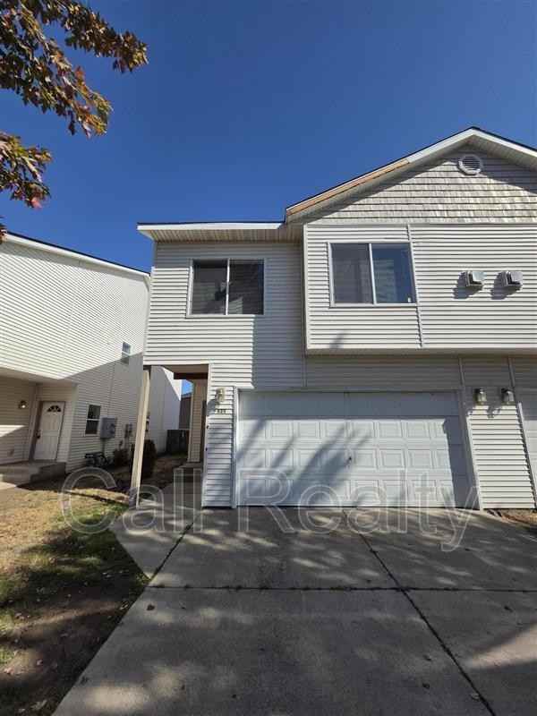 825 S Russell St - Photo 2 of 23